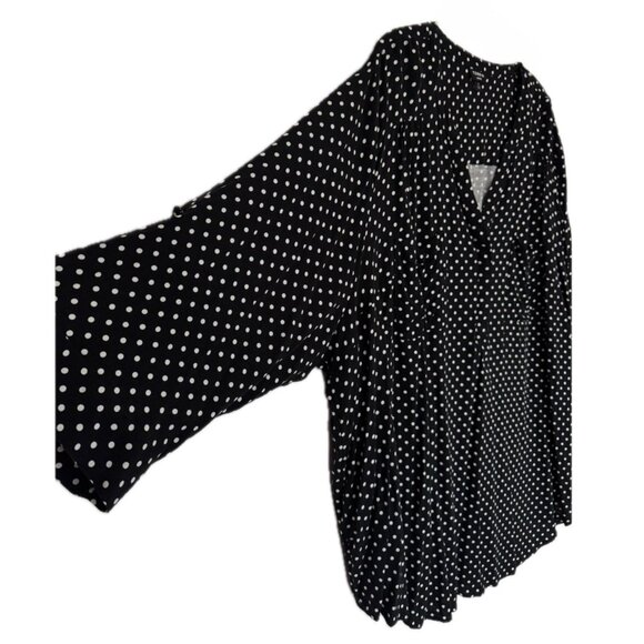Torrid 4X BLACK and WHITE Polka Dot Harper 3/4 Sleeve Plus Size Top Blouse Tunic - Picture 3 of 14